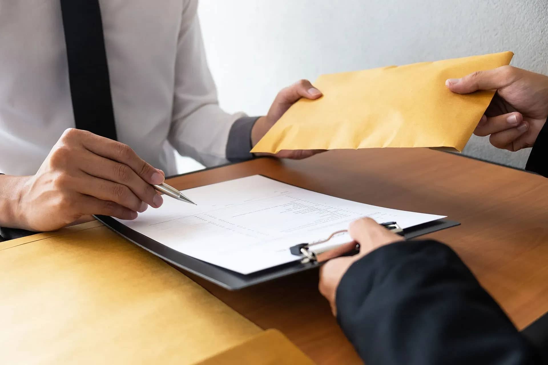 Exploring the Intersection of Technology and White Collar Offenses | Private Investigators | Private Investigations Firm